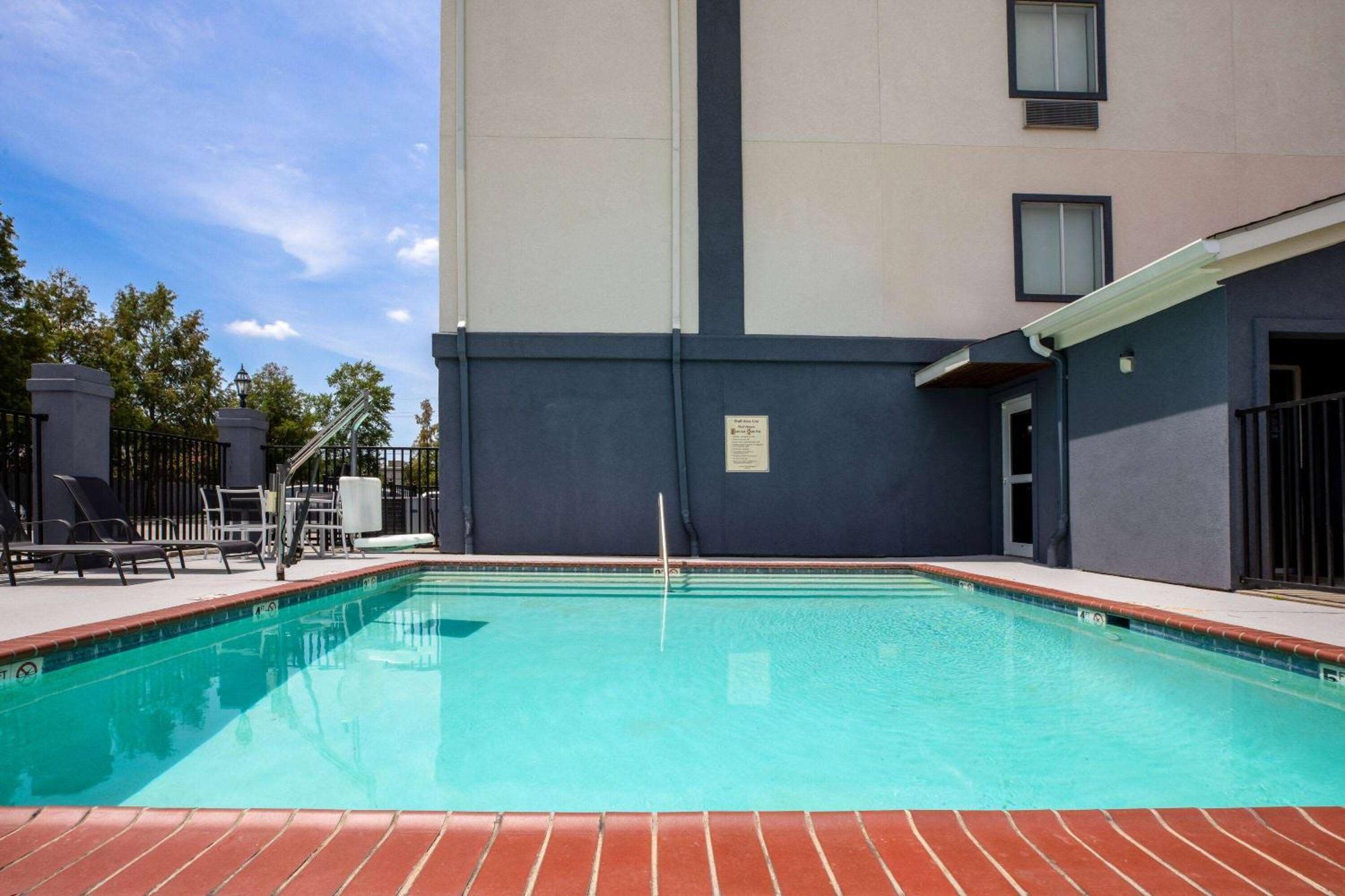 Days Inn By Wyndham Baton Rouge I-10 Exterior photo