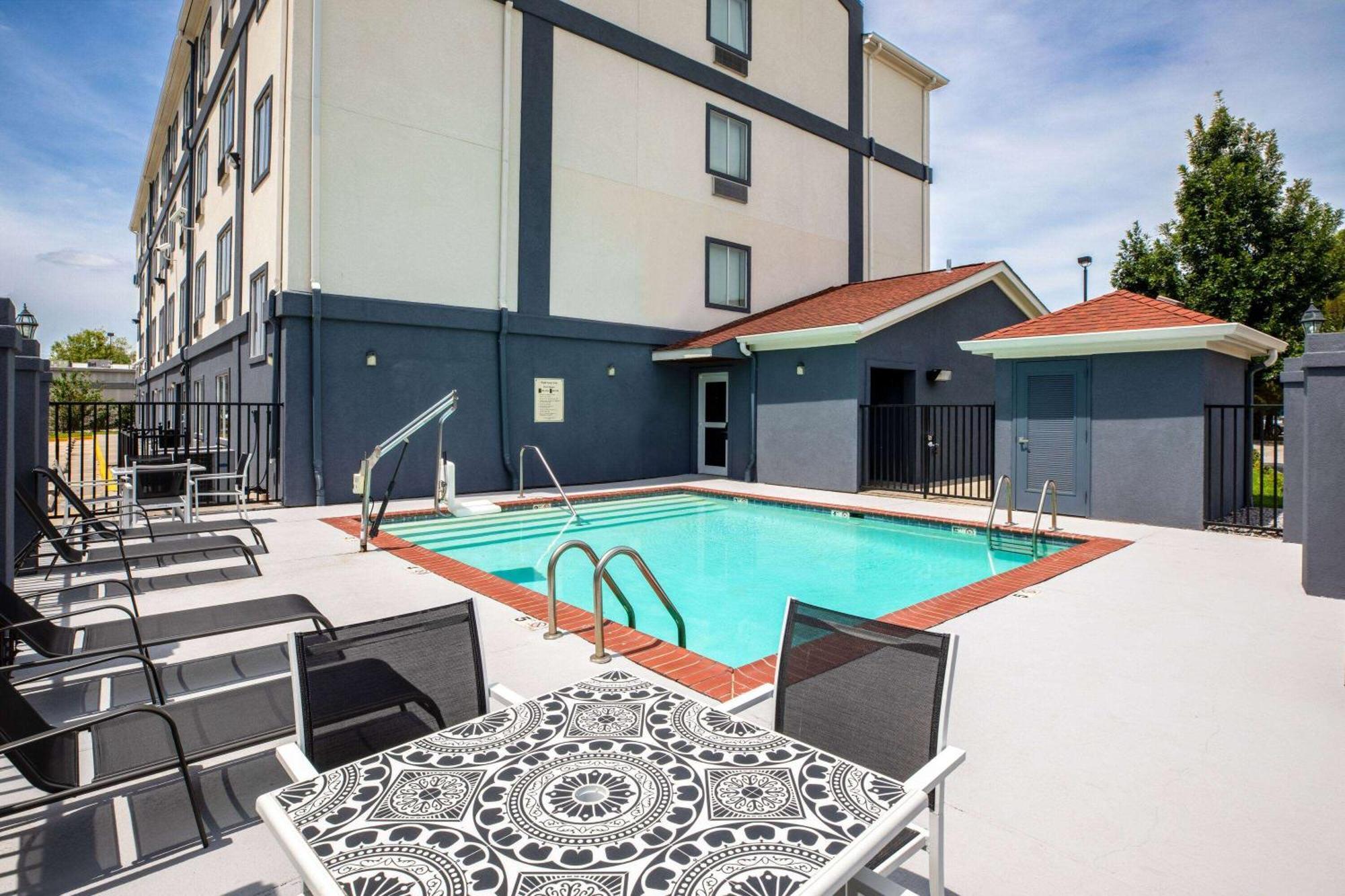 Days Inn By Wyndham Baton Rouge I-10 Exterior photo