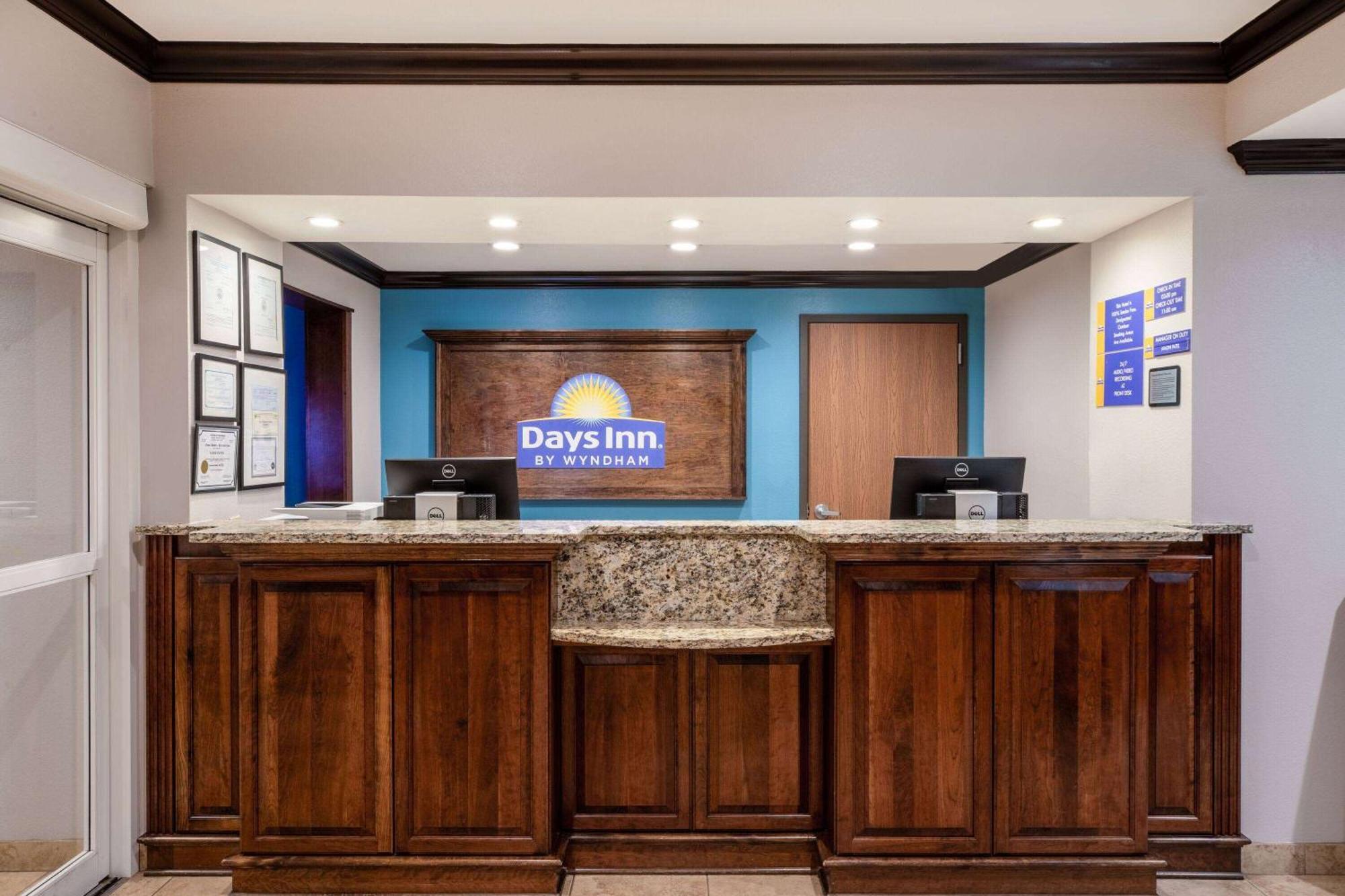 Days Inn By Wyndham Baton Rouge I-10 Exterior photo